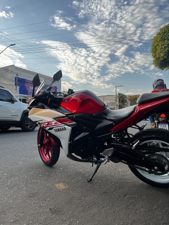 YAMAHA YZF R3 320 - Foto