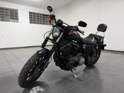 HARLEY DAVIDSON Sportster XL 883 IRON