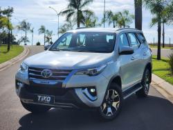 TOYOTA Hilux SW4 2.8 4P SRX 4X4 DIAMOND 7 LUGARES TURBO DIESEL AUTOMÁTICO