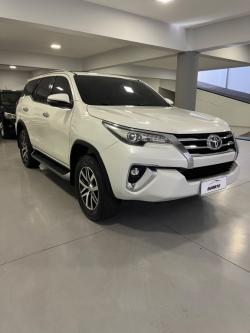 TOYOTA Hilux SW4 2.8 16V 4P SRX 4X4 7 LUGARES TURBO DIESEL AUTOMÁTICO