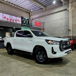 TOYOTA Hilux Caminhonete 2.8 16V 4P SR 4X4 DIESEL CABINE DUPLA AUTOMTICO