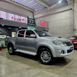 TOYOTA Hilux Caminhonete 3.0 16V 4P 4X4 SRV TURBO DIESEL CABINE DUPLA AUTOMTICO