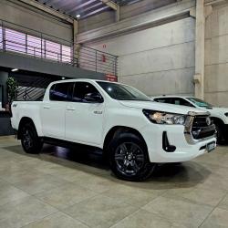TOYOTA Hilux Caminhonete 2.8 16V 4P SR 4X4 DIESEL CABINE DUPLA AUTOMTICO