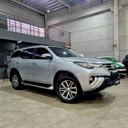 TOYOTA Hilux SW4 2.8 16V 4P SRX 4X4 7 LUGARES TURBO DIESEL AUTOMTICO
