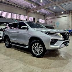 TOYOTA Hilux SW4 2.8 4P 4X4 TURBO DIESEL