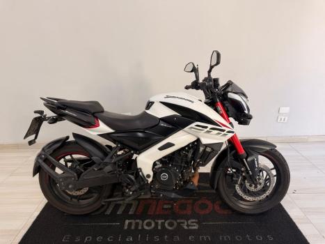 BAJAJ Dominar 200 , Foto 2