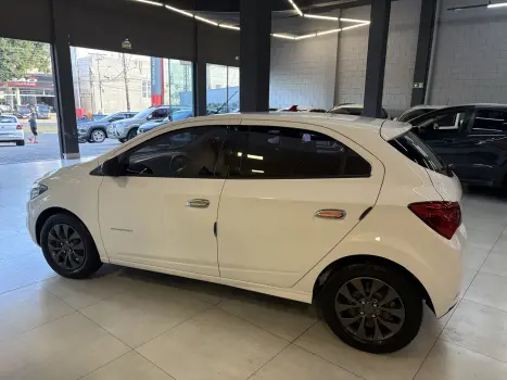 CHEVROLET Onix Hatch 1.4 4P FLEX ADVANTAGE AUTOMÁTICO, Foto 6 CHEVROLET Onix Hatch 1.4 4P FLEX ADVANTAGE AUTOMÁTICO, Foto 6