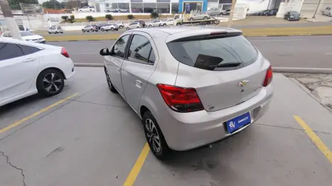 CHEVROLET Onix Hatch 1.4 4P FLEX LTZ, Foto 6