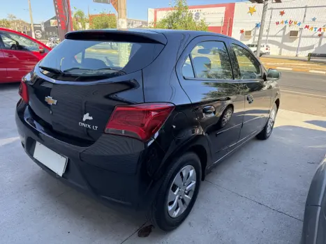 CHEVROLET Onix Hatch 1.0 4P FLEX LT, Foto 3