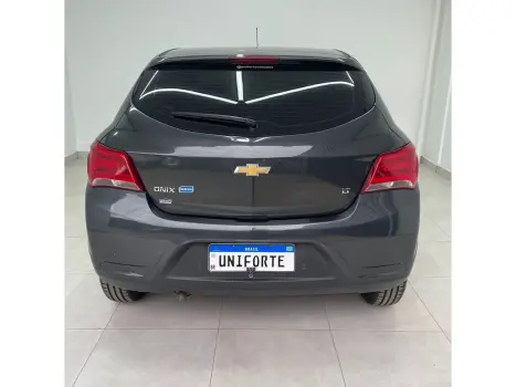 CHEVROLET Onix Hatch 1.4 4P FLEX LT AUTOMÁTICO, Foto 5 CHEVROLET Onix Hatch 1.4 4P FLEX LT AUTOMÁTICO, Foto 5