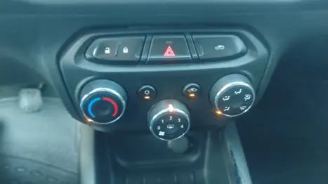 CHEVROLET Onix Hatch 1.4 4P FLEX LT, Foto 12 CHEVROLET Onix Hatch 1.4 4P FLEX LT, Foto 12