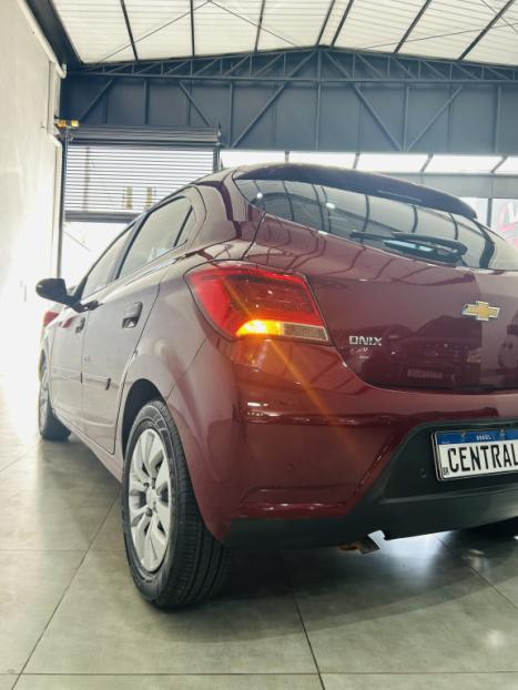 CHEVROLET Onix Hatch 1.4 4P FLEX LT AUTOMÁTICO, Foto 8 CHEVROLET Onix Hatch 1.4 4P FLEX LT AUTOMÁTICO, Foto 8