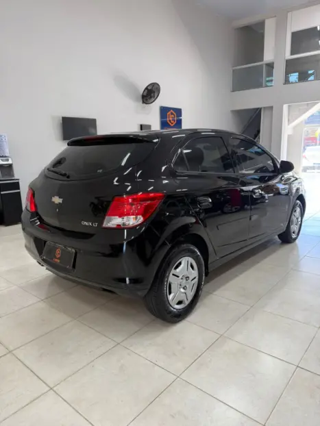 CHEVROLET Onix Hatch 1.0 12V 4P FLEX LT, Foto 4 CHEVROLET Onix Hatch 1.0 12V 4P FLEX LT, Foto 4