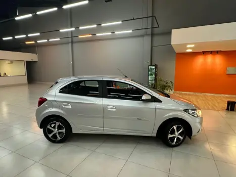 CHEVROLET Onix Hatch 1.4 4P FLEX LTZ AUTOMÁTICO, Foto 4 CHEVROLET Onix Hatch 1.4 4P FLEX LTZ AUTOMÁTICO, Foto 4