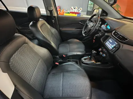 CHEVROLET Onix Hatch 1.4 4P FLEX LTZ AUTOMÁTICO, Foto 12 CHEVROLET Onix Hatch 1.4 4P FLEX LTZ AUTOMÁTICO, Foto 12