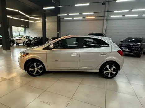 CHEVROLET Onix Hatch 1.4 4P FLEX LTZ AUTOMÁTICO, Foto 15 CHEVROLET Onix Hatch 1.4 4P FLEX LTZ AUTOMÁTICO, Foto 15