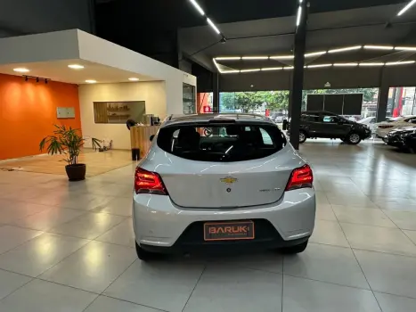 CHEVROLET Onix Hatch 1.4 4P FLEX LTZ AUTOMÁTICO, Foto 17 CHEVROLET Onix Hatch 1.4 4P FLEX LTZ AUTOMÁTICO, Foto 17