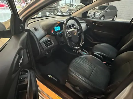 CHEVROLET Onix Hatch 1.4 4P FLEX LTZ AUTOMÁTICO, Foto 18 CHEVROLET Onix Hatch 1.4 4P FLEX LTZ AUTOMÁTICO, Foto 18