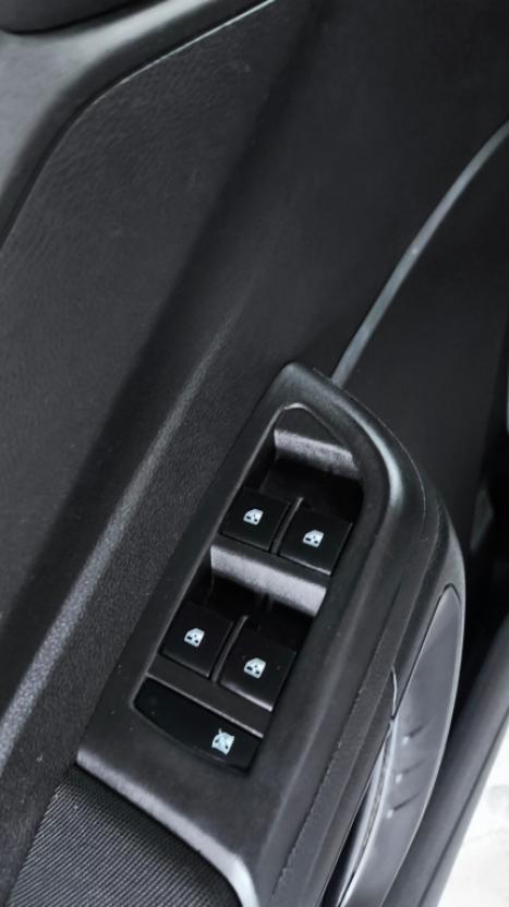 CHEVROLET Onix Hatch 1.4 4P FLEX LTZ, Foto 6