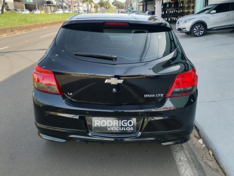 CHEVROLET Onix Hatch 1.4 4P FLEX LTZ, Foto 6