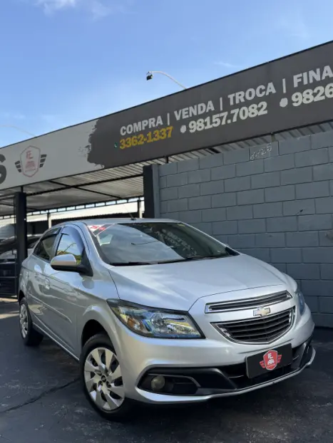 CHEVROLET Onix Hatch 1.4 4P FLEX LT, Foto 2