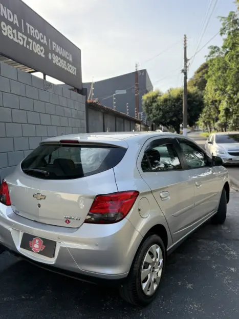 CHEVROLET Onix Hatch 1.4 4P FLEX LT, Foto 5