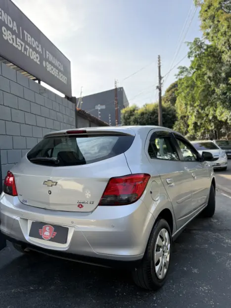 CHEVROLET Onix Hatch 1.4 4P FLEX LT, Foto 8