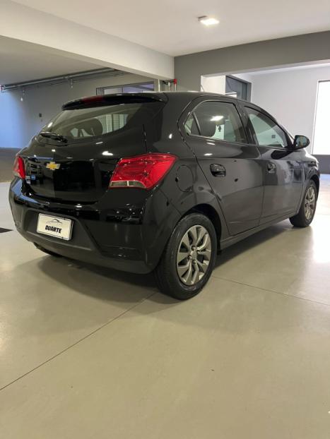 CHEVROLET Onix Hatch 1.4 4P FLEX ADVANTAGE AUTOM�TICO, Foto 4
