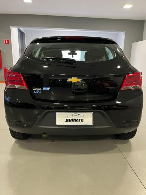 CHEVROLET Onix Hatch 1.4 4P FLEX ADVANTAGE AUTOM�TICO, Foto 5