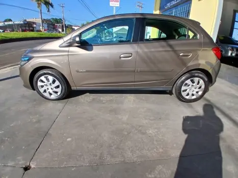 CHEVROLET Onix Hatch 1.4 4P FLEX LT AUTOM�TICO, Foto 5