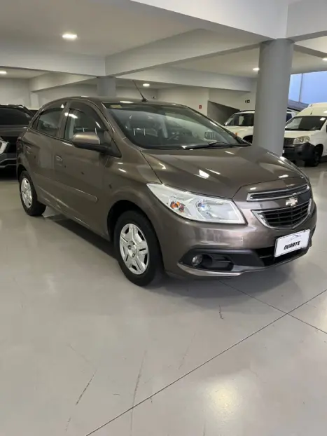 CHEVROLET Onix Hatch 1.0 4P FLEX LT, Foto 1
