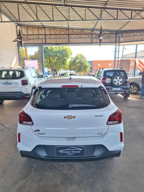 CHEVROLET Onix Hatch 1.0 12V 4P FLEX PLUS TURBO AUTOM�TICO, Foto 2