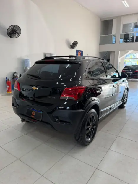 CHEVROLET Onix Hatch 1.4 4P FLEX ACTIV AUTOM�TICO, Foto 4