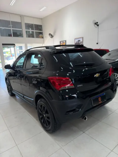 CHEVROLET Onix Hatch 1.4 4P FLEX ACTIV AUTOM�TICO, Foto 5