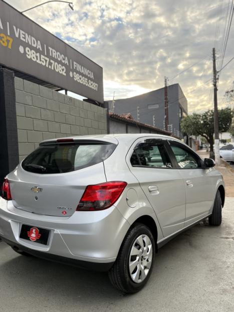 CHEVROLET Onix Hatch 1.4 4P FLEX LT, Foto 5