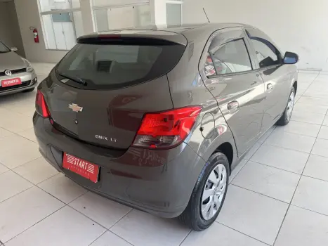CHEVROLET Onix Hatch 1.4 4P FLEX LT, Foto 6