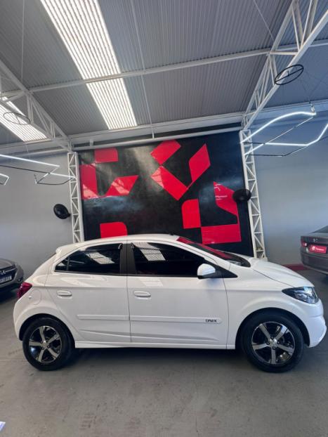 CHEVROLET Onix Hatch 1.4 4P FLEX LTZ, Foto 4