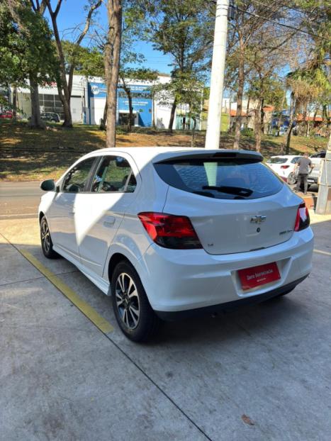 CHEVROLET Onix Hatch 1.4 4P FLEX LTZ, Foto 8