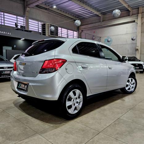 CHEVROLET Onix Hatch 1.4 4P FLEX LT, Foto 4