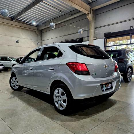 CHEVROLET Onix Hatch 1.4 4P FLEX LT, Foto 5