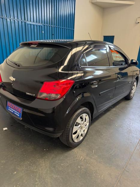 CHEVROLET Onix Hatch 1.4 4P FLEX LT, Foto 4