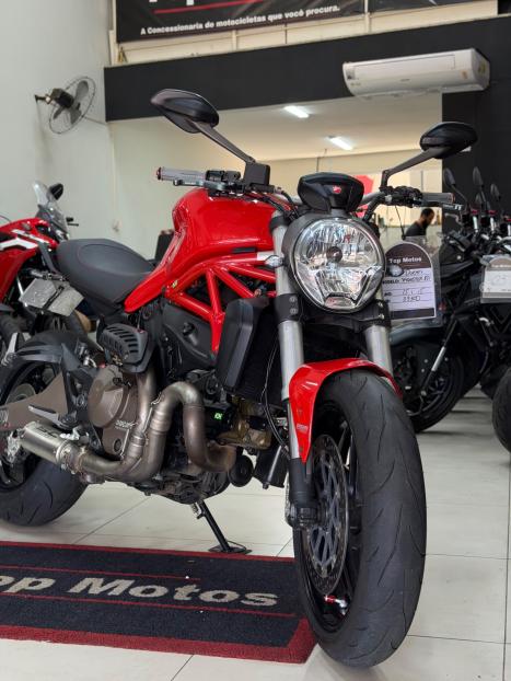 DUCATI Monster 821 ABS, Foto 2