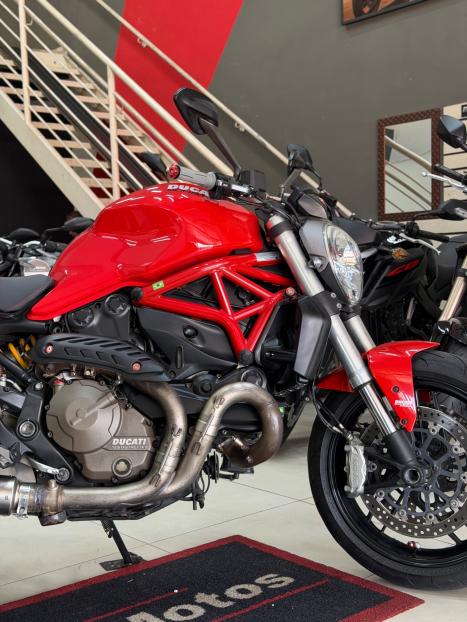 DUCATI Monster 821 ABS, Foto 3