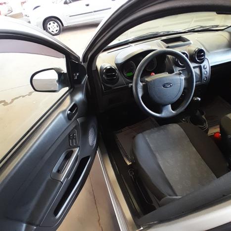 FORD Fiesta Hatch 1.6, Foto 8