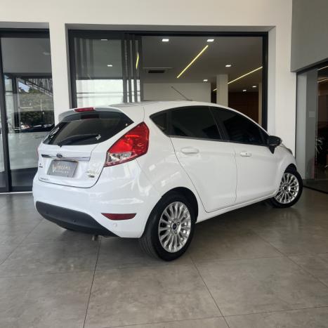 FORD Fiesta Hatch 1.6 4P FLEX TITANIUM POWERSHIFT AUTOM�TICO, Foto 4