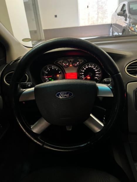 FORD Focus Hatch 1.6 4P FLEX GL, Foto 10
