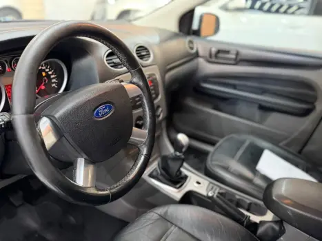 FORD Focus Hatch 1.6 4P GLX, Foto 11