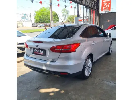 FORD Focus Sedan 2.0 16V 4P FLEX TITANIUM POWERSHIFT AUTOMÁTICO, Foto 7 FORD Focus Sedan 2.0 16V 4P FLEX TITANIUM POWERSHIFT AUTOMÁTICO, Foto 7