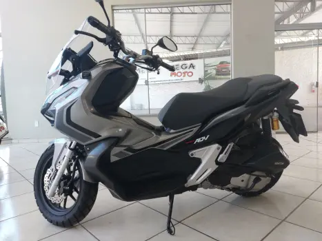 HONDA ADV 150 , Foto 2