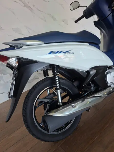 HONDA Biz 125 EX, Foto 2